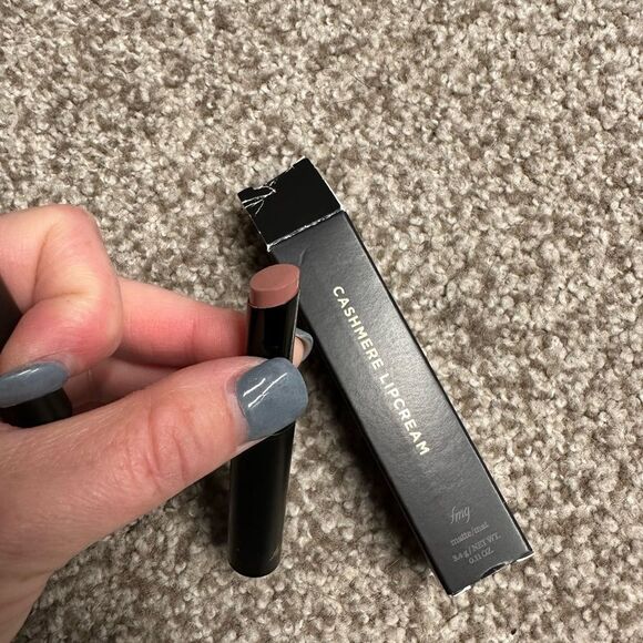 Matte Lipstick and Lip Plumper - Picture 1 of 2